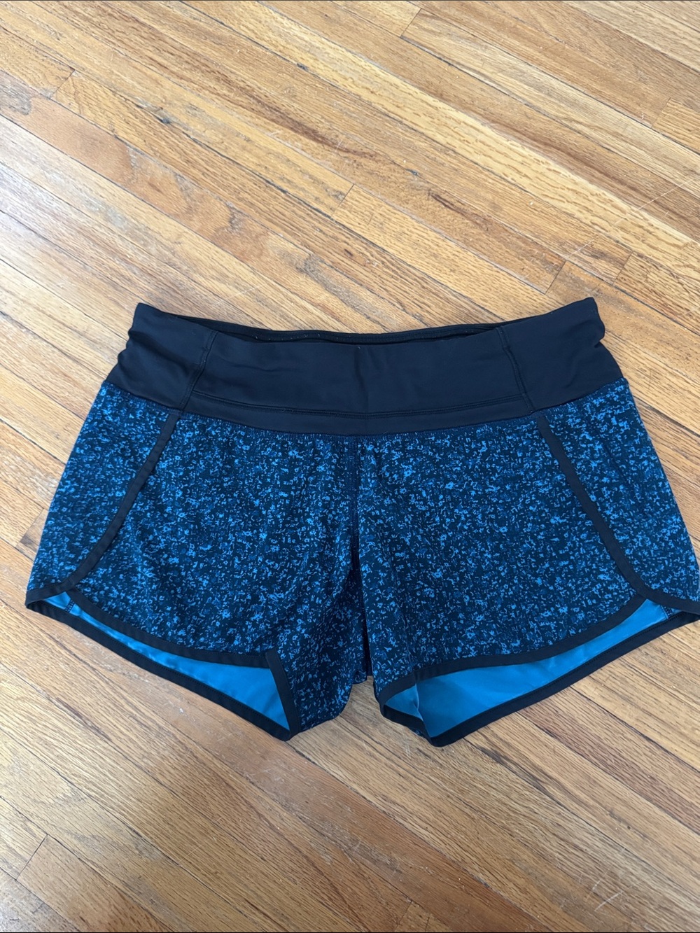 Lululemon Women’s low rise speed up Athletic Shorts